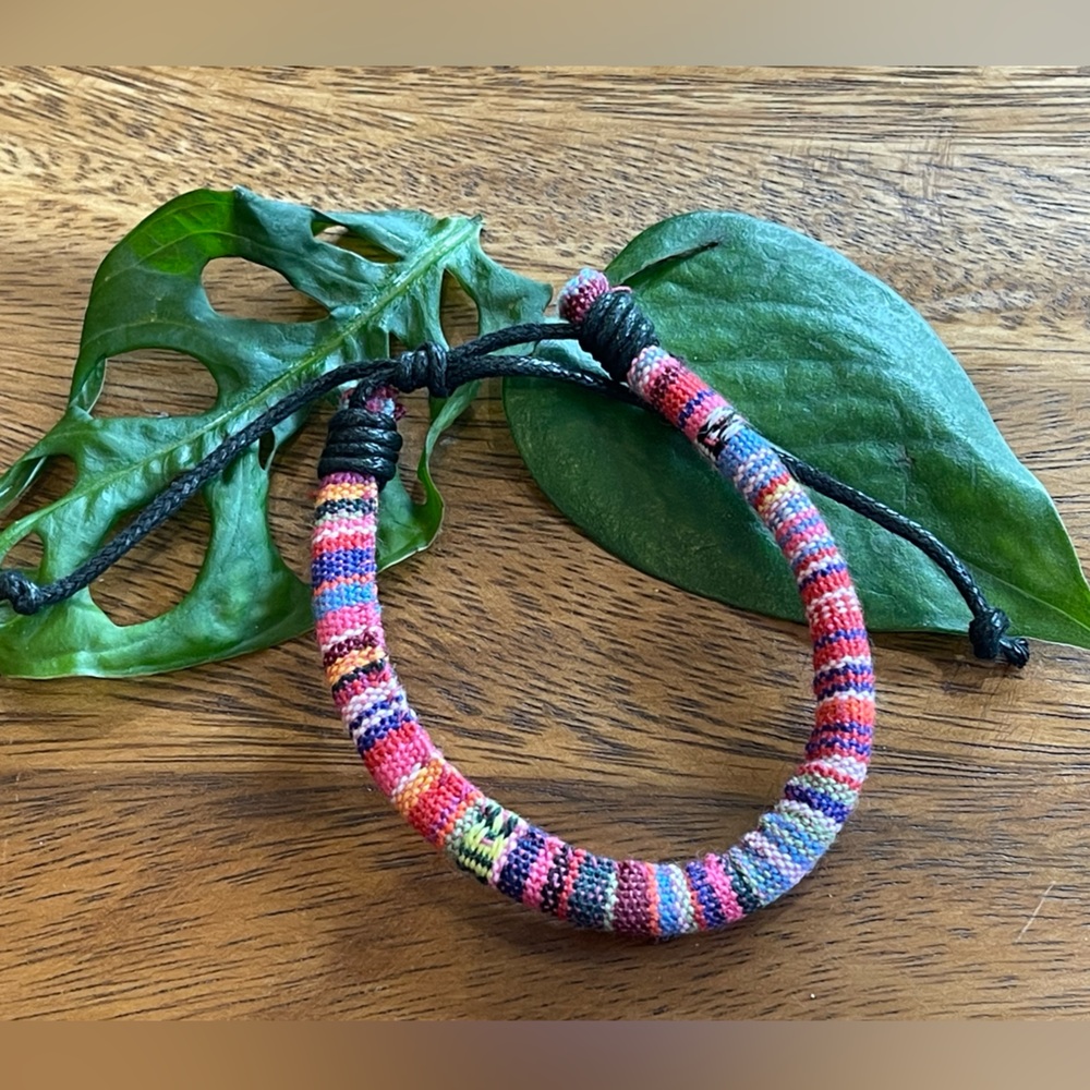Adjustable bracelet